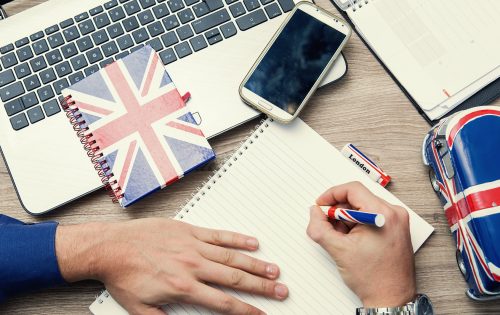 imparare la lingua inglese con un corso online sul notebook